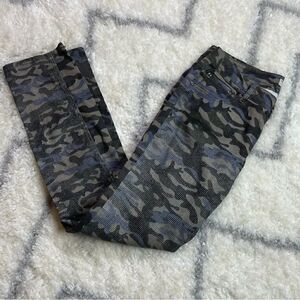 No boundaries camouflage jeans